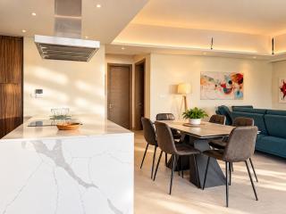 Stylish Golf-Side Apartment with Scenic View - 1