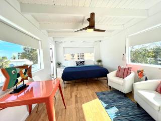 Apt beach across st, Port 8 mi, Ron Jons 4 mi - 6