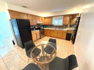 2 bdrm house 15 min beach, 50 min to Space Center - 3