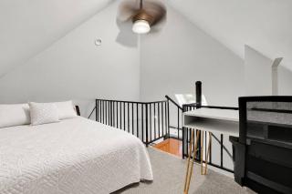 Private Hamptons Pool House Loft, Pool & Deck - 9