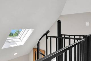 Private Hamptons Pool House Loft, Pool & Deck - 5