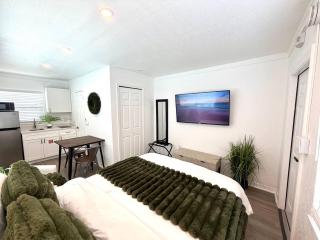 Studio beach across st, Ron Jons 4 mi, Port 8 mi - 1