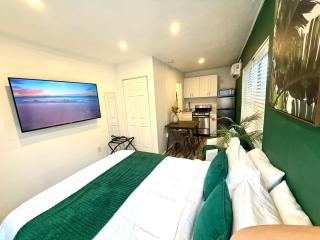 Studio beach across st, Ron Jons 4 mi, Port 8 mi - 3