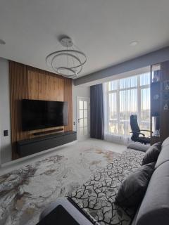 Modern Apartment with Panoramic City View - 0