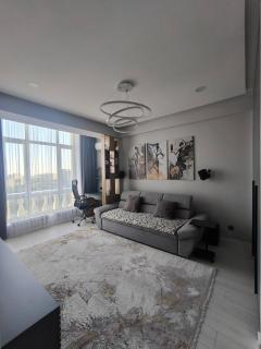 Modern Apartment with Panoramic City View - 8