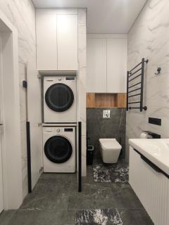 Modern Apartment with Panoramic City View - 2