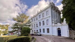 Stylish 2 bed Apartment 15 min walk to beach or harbour - 8