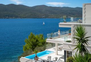 VILLA MARIS -heated pool,sauna,first row sea beach - 0