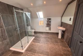 Lake View in Welford Upon Avon, Indoor Hot Tub - 6