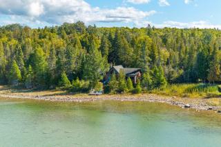 Upscale Beachfront Log Home on Lake Huron Shores - 8