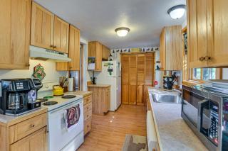 Upscale Beachfront Log Home on Lake Huron Shores - 2