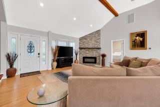 Sunlit Upstairs Hamptons Retreat Pool, Fireplace - 3
