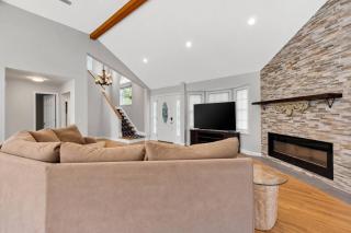 Sunlit Upstairs Hamptons Retreat Pool, Fireplace - 2