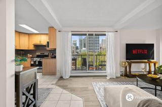 17th Ave SW 2BR Apartment in the Beltline 2 Queen Beds, AC, Underground Parking - 7