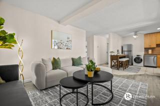 17th Ave SW 2BR Apartment in the Beltline 2 Queen Beds, AC, Underground Parking - 4