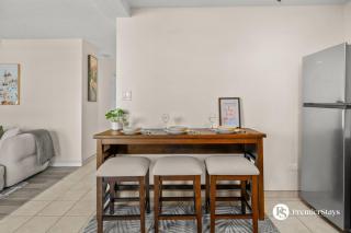 17th Ave SW 2BR Apartment in the Beltline 2 Queen Beds, AC, Underground Parking - 2
