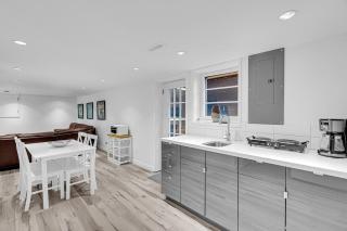 Comfortable 2-Bed Suite Near UBC - 7