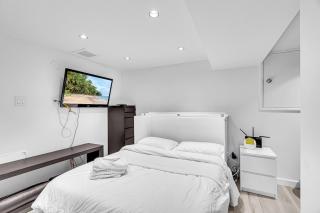 Comfortable 2-Bed Suite Near UBC - 6