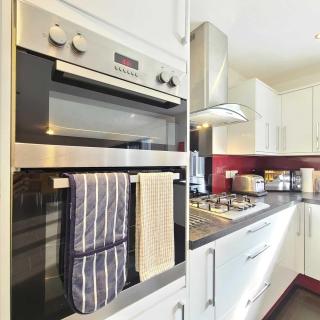 Spacious house / sleeps 10 / parking / Barrow - 5