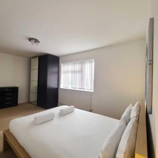 Spacious house / sleeps 10 / parking / Barrow - 1