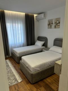 LuxurySuites1 - 4