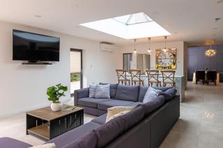 spacious 5 Bed house /sleeps 10/ garden and parking - Leicester - 1
