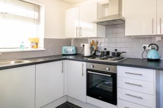 3 Bed House / sleeps 6 / Parking + EV Charger - 8
