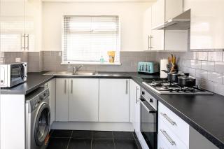 3 Bed House / sleeps 6 / Parking + EV Charger - 3