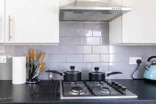 3 Bed House / sleeps 6 / Parking + EV Charger - 2
