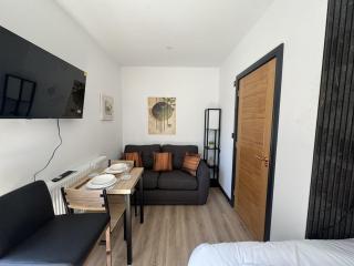 Stylish Modern Studio / Hotel-Quality stay - 9