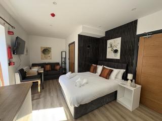 Stylish Modern Studio / Hotel-Quality stay - 1