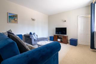 Elegant Village Stay | Parking + EV Charger - 7