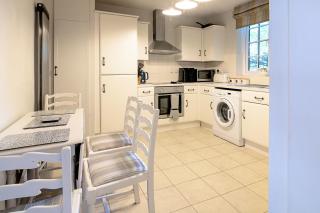 Elegant Village Stay | Parking + EV Charger - 2
