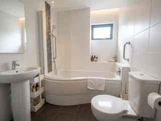 Ultra-Central 3-Bed by Jesus College with balcony - 5