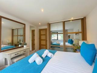 Ultra-Central 3-Bed by Jesus College with balcony - 4