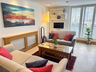 Ultra-Central 3-Bed by Jesus College with balcony - 0
