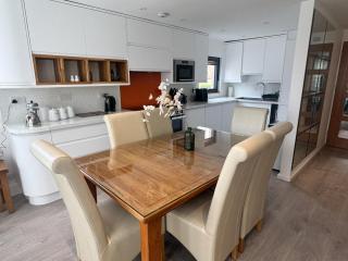 Ultra-Central 3-Bed by Jesus College with balcony - 8