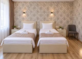 Hotel Sharl - 8