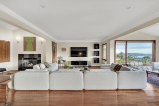 The West Vancouver Getaway Estate 5 Bedrooms - 1