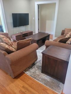 Spacious 2BR Walk to West Hartford Center - 0