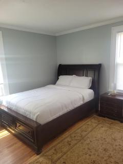 Spacious 2BR Walk to West Hartford Center - 3