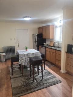 Spacious 2BR Walk to West Hartford Center - 1