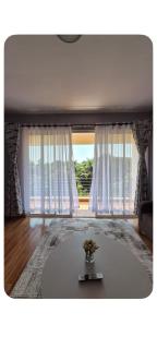 Roselyn Hill Apartment - 8