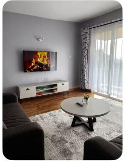 Roselyn Hill Apartment - 3
