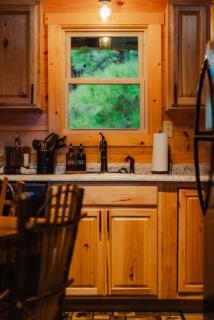 Secluded Hocking Hills Villa with Pond and Hot Tub - 7