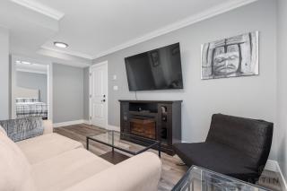 West Van Hideout 2BR Suite - Near Grouse Mountain - 2