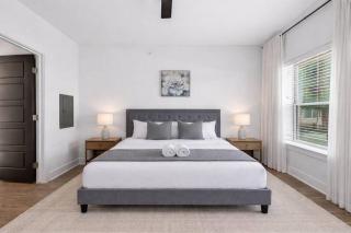 Upscale 1BR with Balcony, Pool, Gym, Near PGA Frisco) - 4
