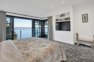 The Sunset Lane Waterfront Home - 6