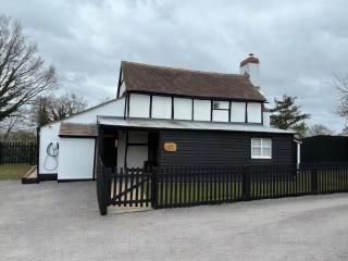 Lake Farm Cottage - 0