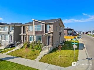 Cornerstone 3BR Home near Calgary Airport King Ensuite Central AC - 2